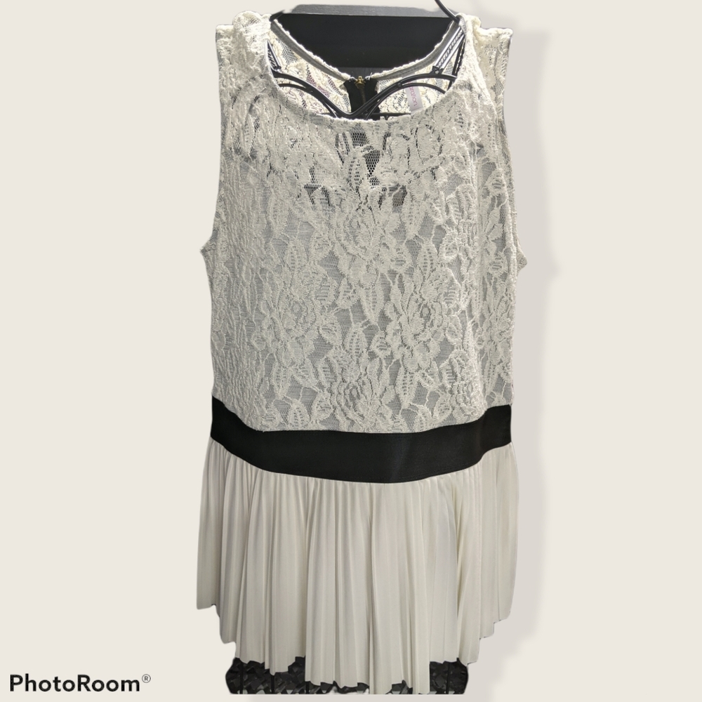 Sleeveless large blouse